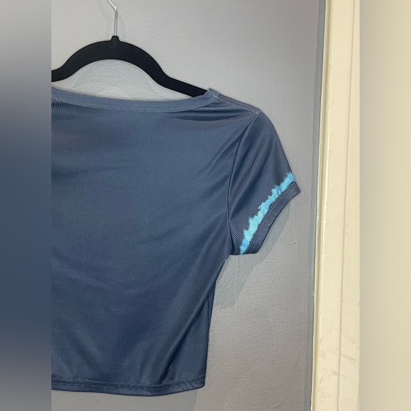 90’s Style Cropped, Fitted, Space Ship T-Shirt - Picture 4 of 5